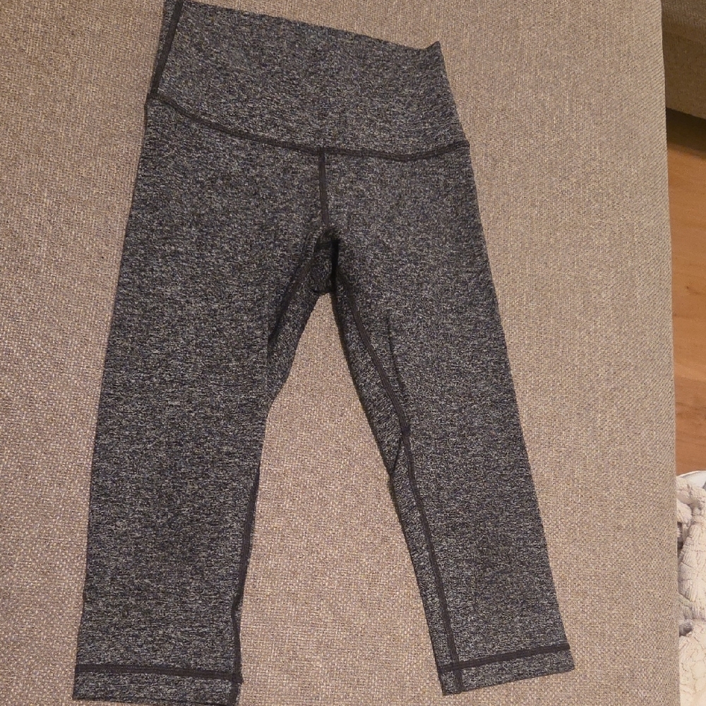 Lululemon Size 4 Womens Gray Leggings 3/4 Length